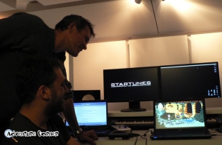 Götz Otto synchronisiert live. Götz Otto synchronisiert live.